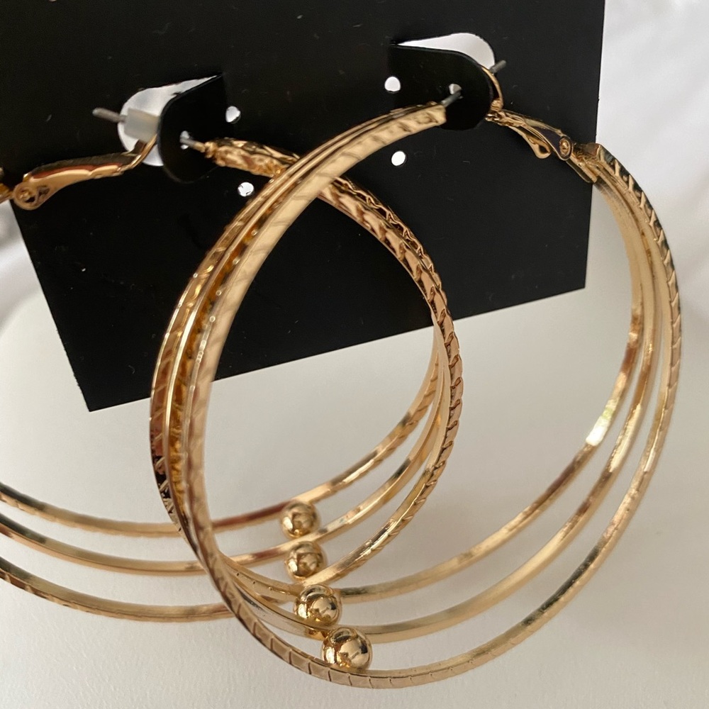 New York company Earrings hoop gold tone